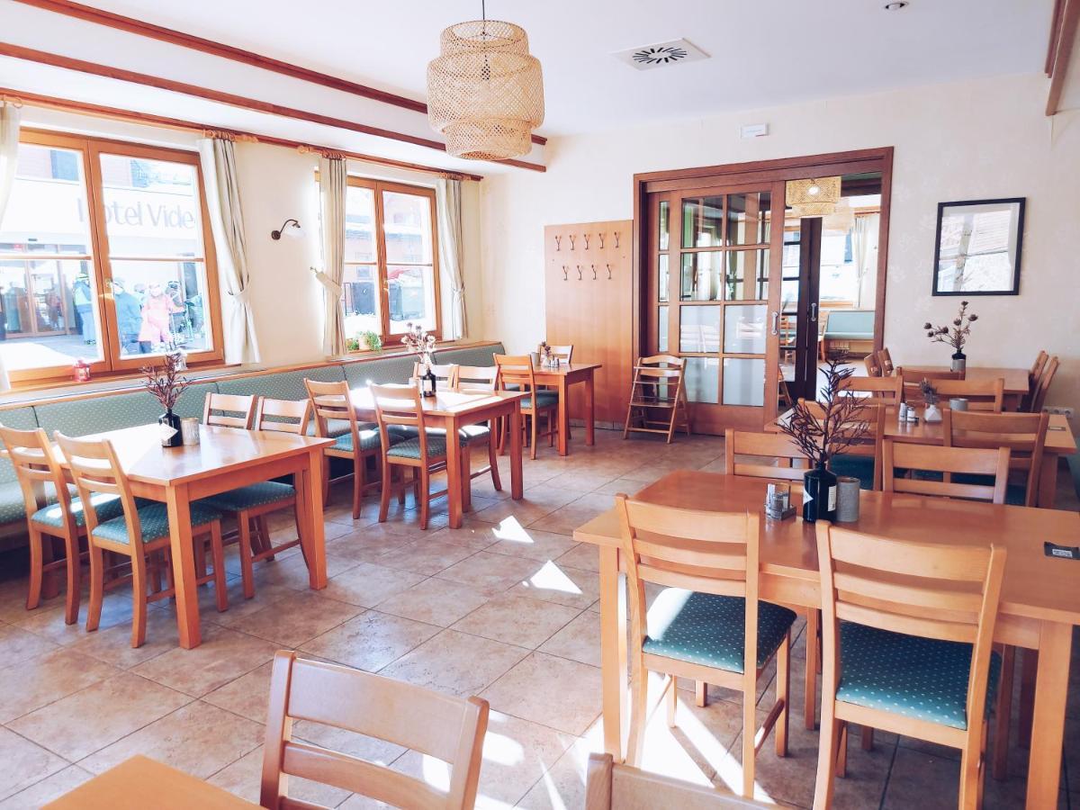 Pohorje Village Wellbeing Resort - Forest Apartments Videc Hočko Pohorje Buitenkant foto